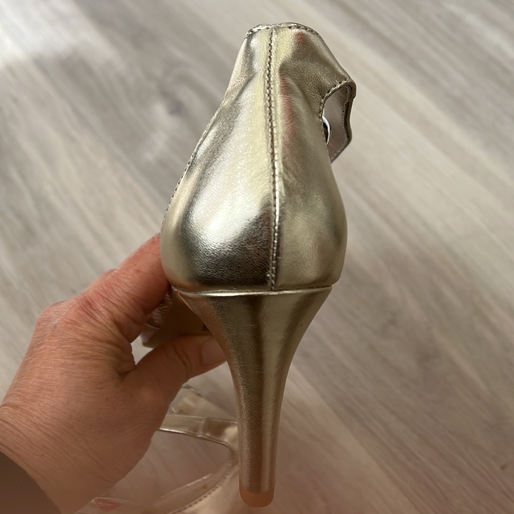 Shoes - Picture 4 of 6